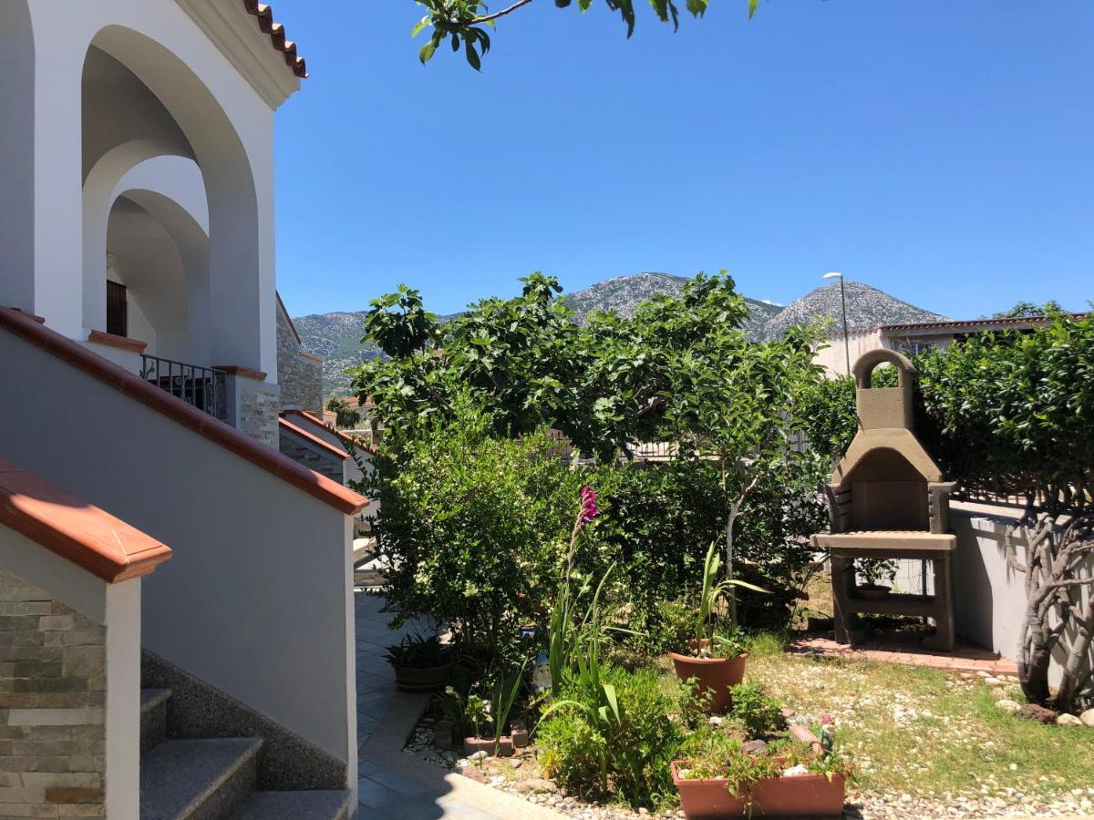 Appartamento In Villa Andreina Orosei Bagian luar foto